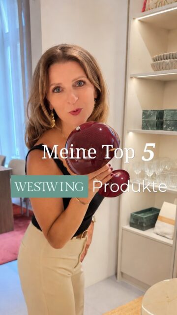Ich war gestern bei Westwing und was soll ich sagen? 🤍

Mein Favorit bleibt das Sofa ALBA, aber besonders begeistert haben mich die unterschiedlichen Materialien ob beim Sofa, den Stühlen oder sogar bei den kleinen Details wie den Kerzenständern.

Denn je nach Material entsteht ein völlig anderes Gefühl:
✨ weich & geborgen
✨ klar & elegant
✨ charakterstark & individuell

Am Ende kaufen wir nicht nur Möbel wir kaufen ein Gefühl für unser Zuhause.

Was ist dein Favorit bei Westwing?

#westwing #interiortrends #fengshui #schönerwohnen #interiordesign