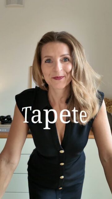 Wer sagt eigentlich, dass Tapete altbacken ist? 

Tapete ist längst nicht mehr Blümchen und Raufaser-Erinnerung. 

Sie ist mutig, modern und die schnellste Art, einem Raum Charakter zu geben. 
Eine einzige Wand reicht oft, damit sich ein ganzer Raum anders anfühlt. 

Welche dieser Tapeten würdest du dich trauen? 

Schreib mir die Nummer in die Kommentare. 👇

RAUMWIRKUNG
RAUMPLANUNG
INNENEINRICHTUNG
FENG SHUI 
INTERIOR DESIGN